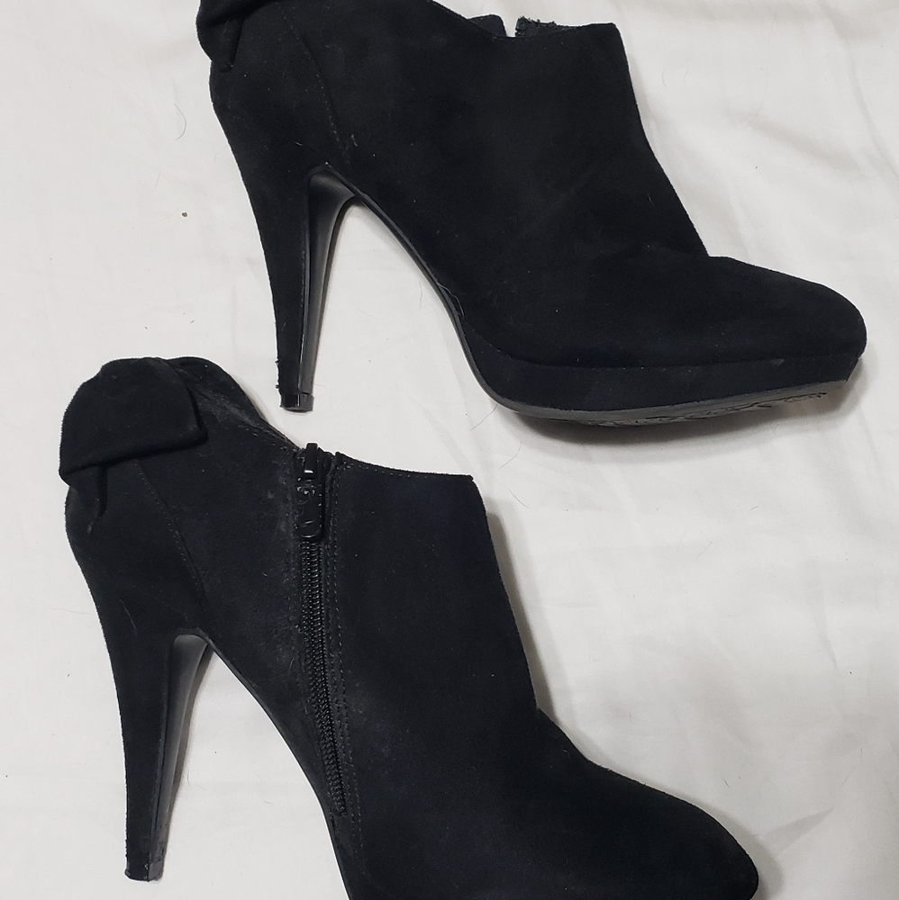 Black bootie heel